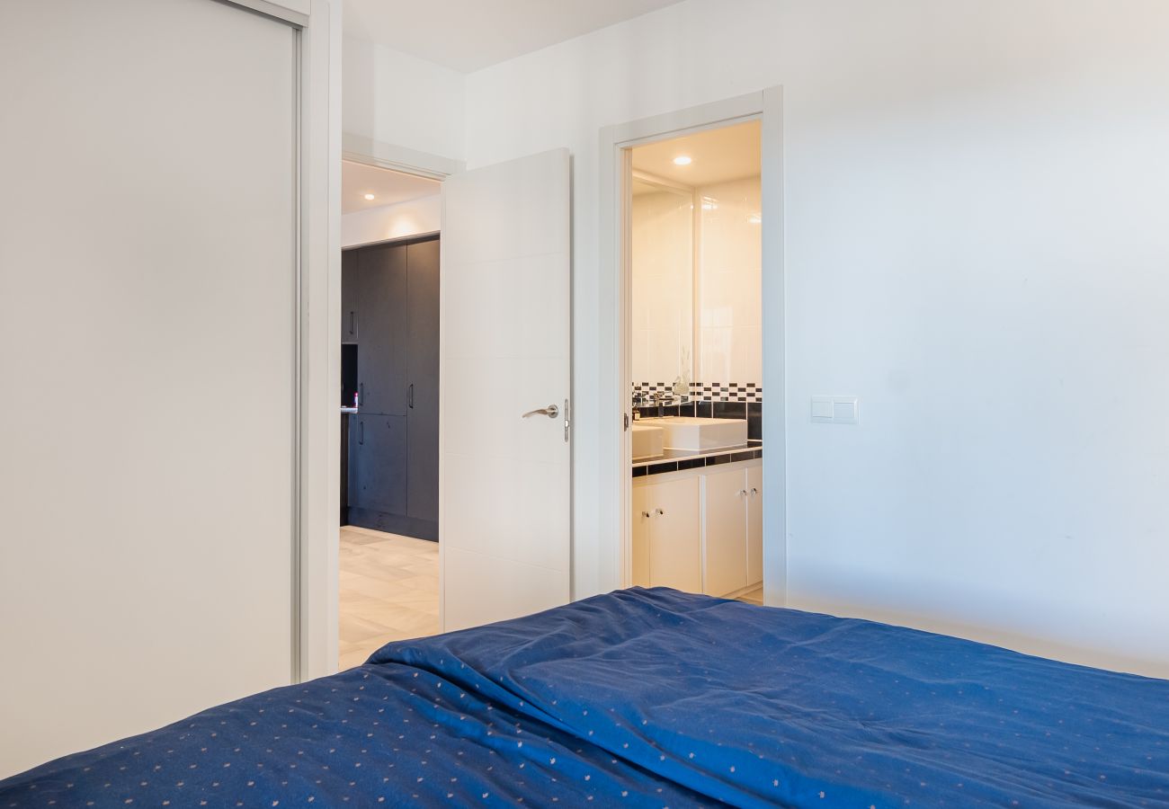 Apartment in Sitio de Calahonda - 2-bed Sea View Apartment Oasis Calahonda 
