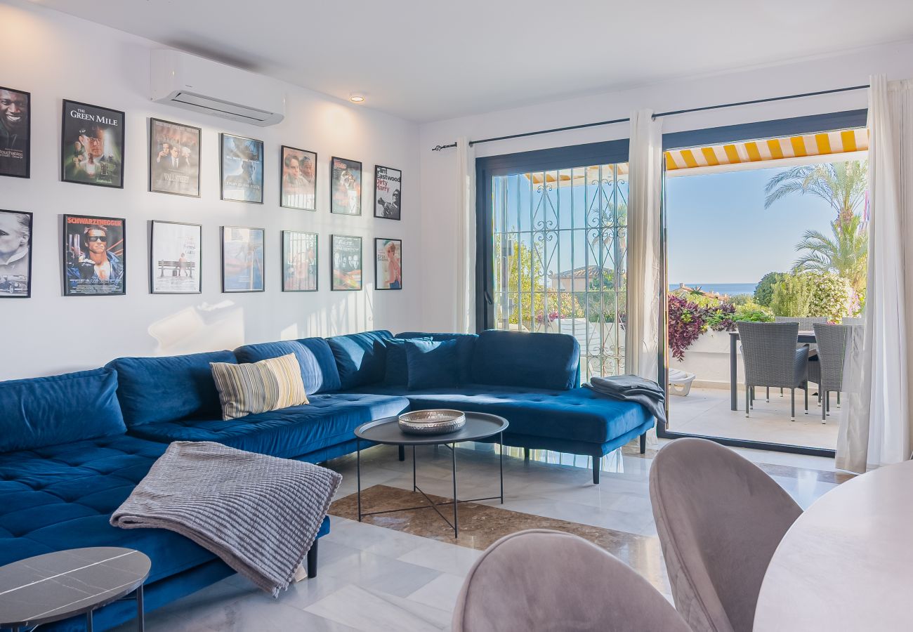 Apartment in Sitio de Calahonda - 2-bed Sea View Apartment Oasis Calahonda 