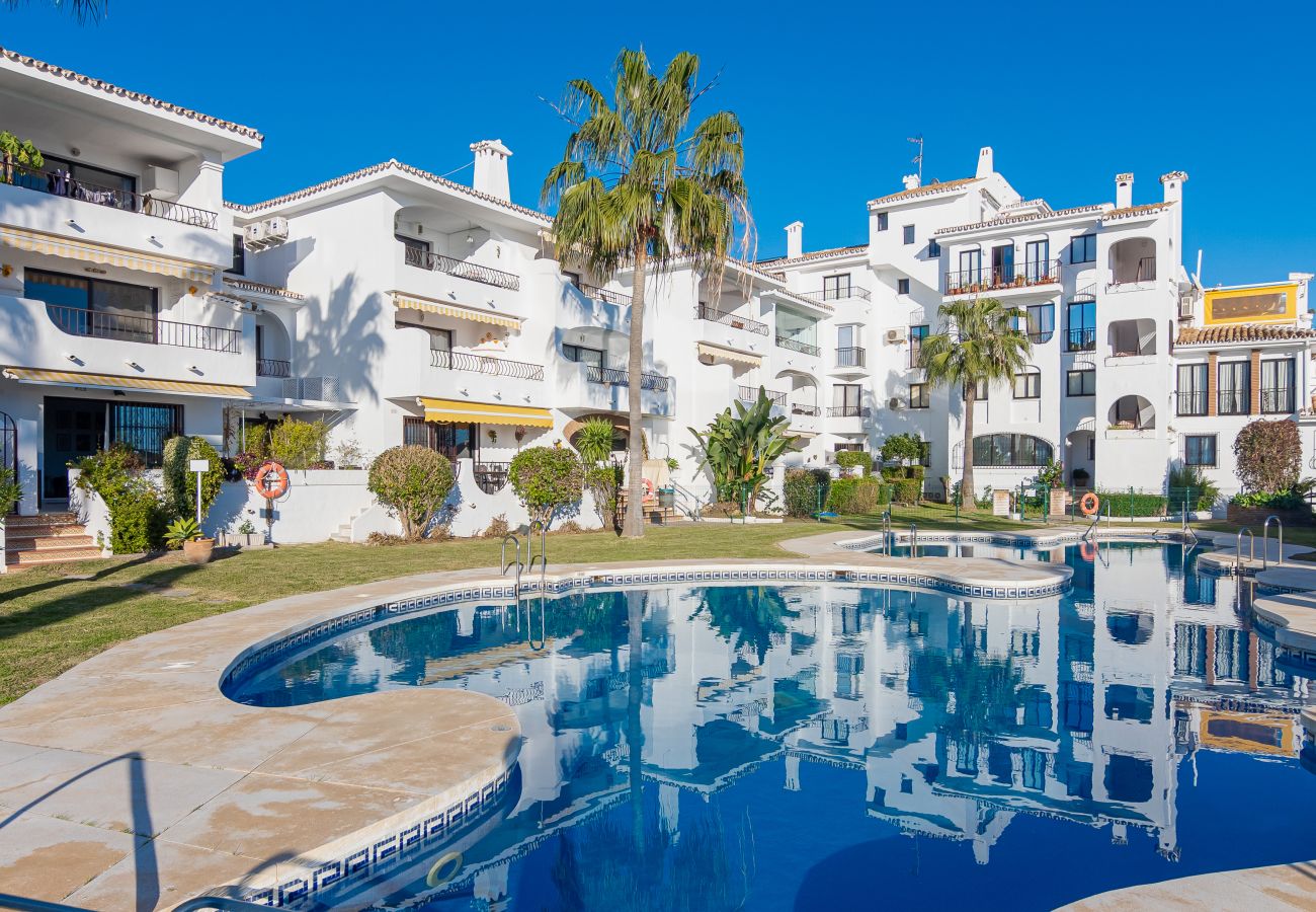Apartment in Sitio de Calahonda - 2-bed Sea View Apartment Oasis Calahonda 