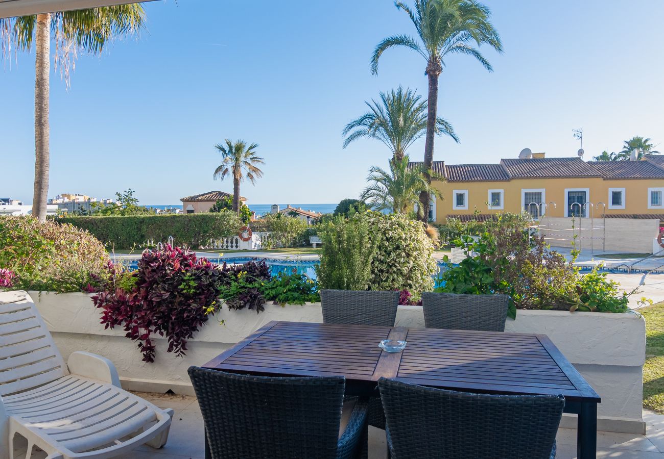 Apartment in Sitio de Calahonda - 2-bed Sea View Apartment Oasis Calahonda 