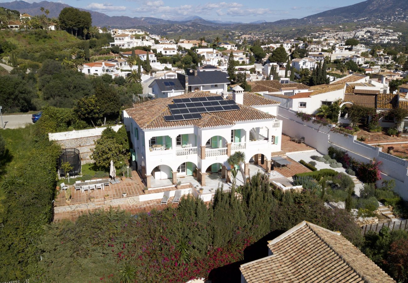 Villa in Mijas Costa - Charming 5-bedroom villa