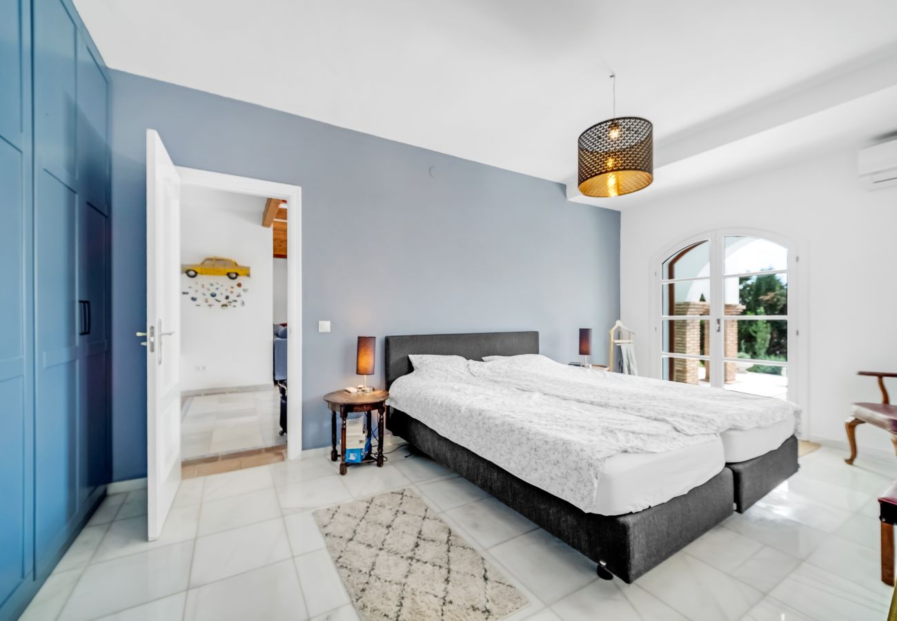 Villa in Mijas Costa - Charming 5-bedroom villa