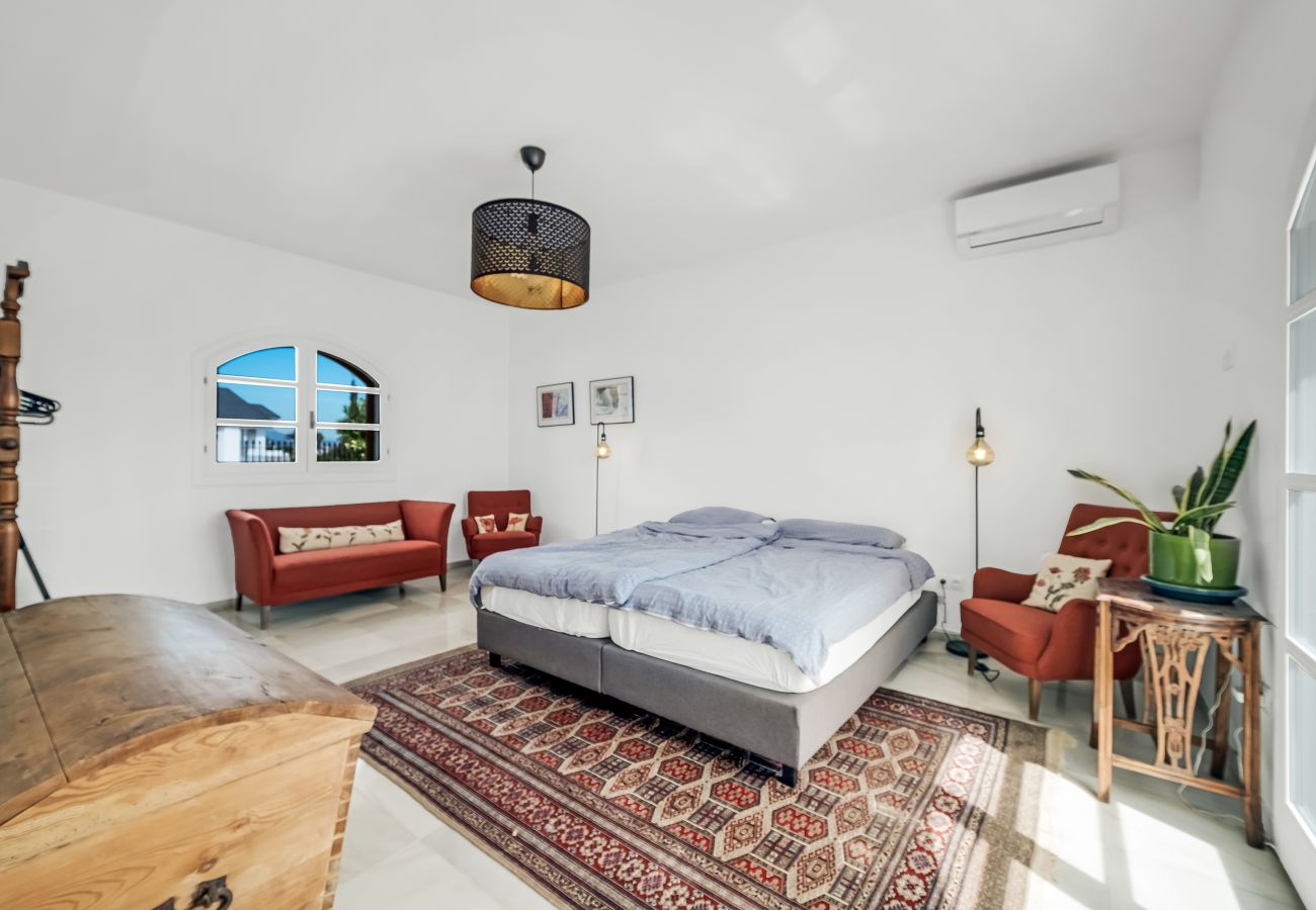 Villa in Mijas Costa - Charming 5-bedroom villa