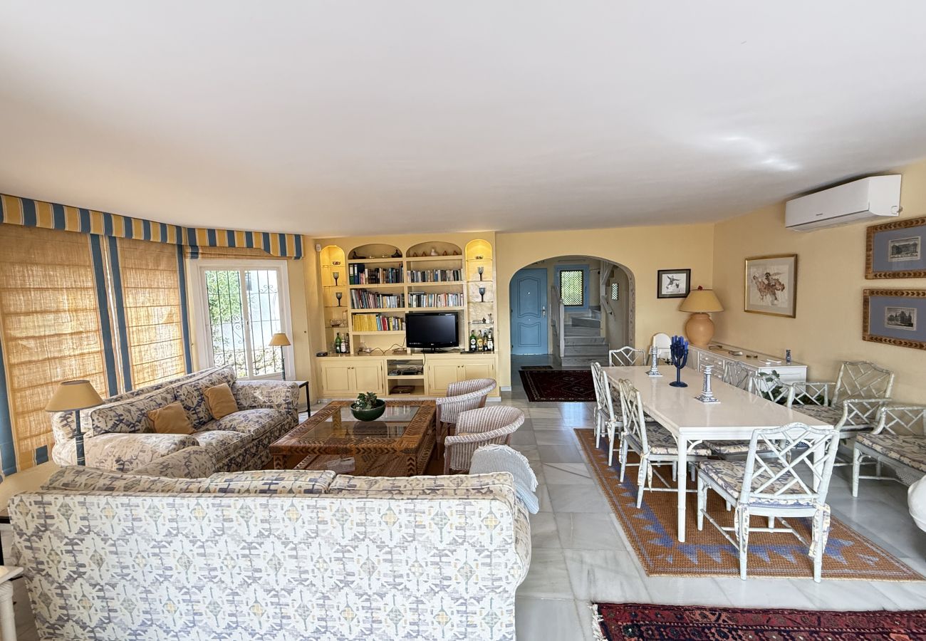 Villa in Sitio de Calahonda - Charming 3-bedroom villa in Calahonda - Villa Suiza