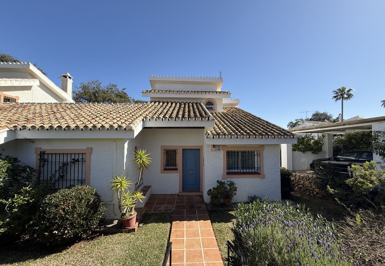 Villa in Sitio de Calahonda - Charming 3-bedroom villa in Calahonda - Villa Suiza