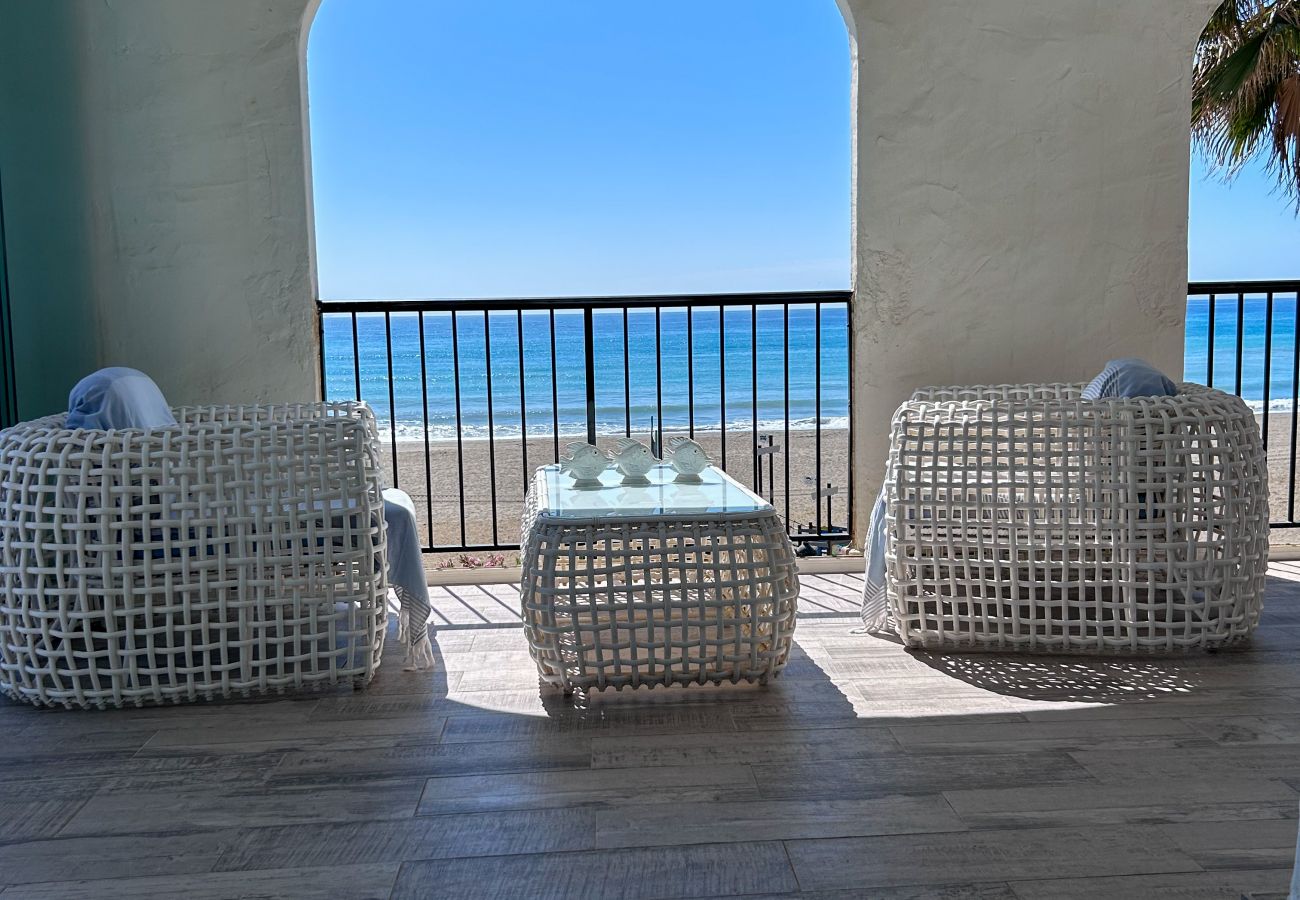 Apartment in Manilva - Luxrious Beachfront 3-bed apartment - La Duquesa
