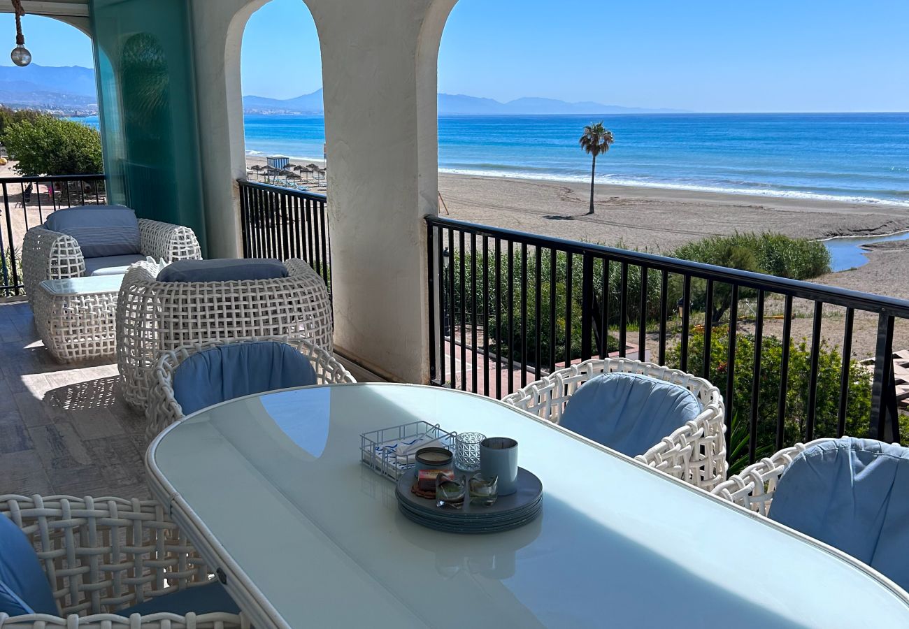 Apartment in Manilva - Luxrious Beachfront 3-bed apartment - La Duquesa