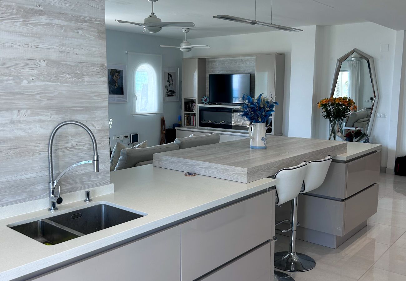 Apartment in Manilva - Luxrious Beachfront 3-bed apartment - La Duquesa