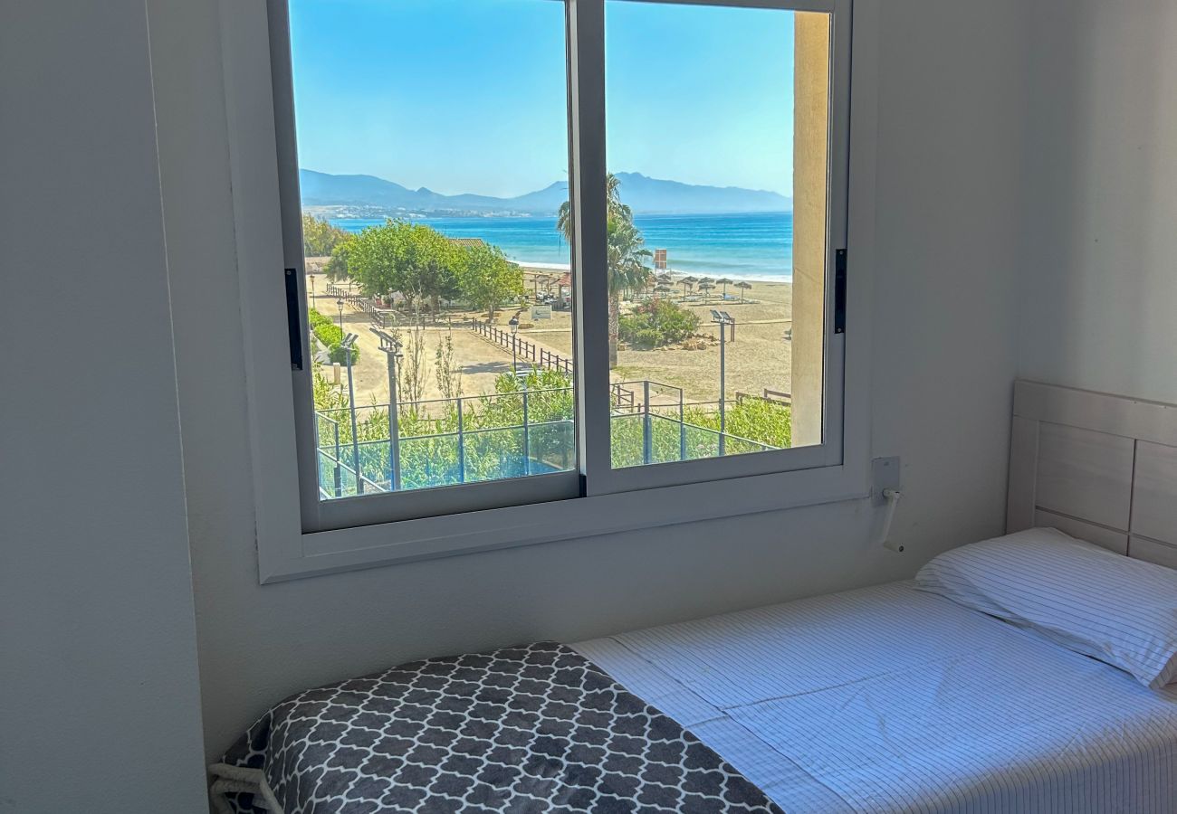 Apartment in Manilva - Luxrious Beachfront 3-bed apartment - La Duquesa