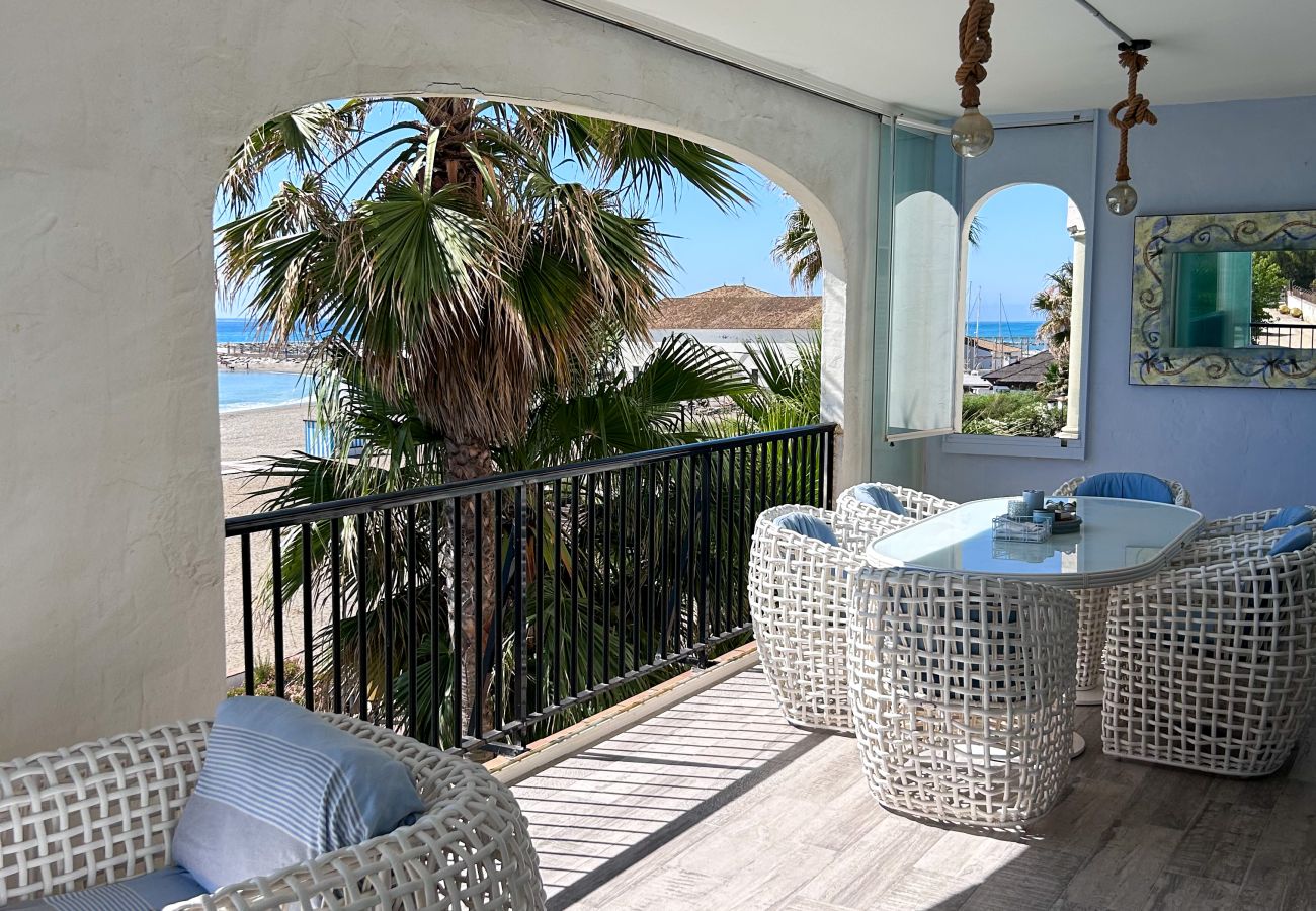 Apartment in Manilva - Luxrious Beachfront 3-bed apartment - La Duquesa