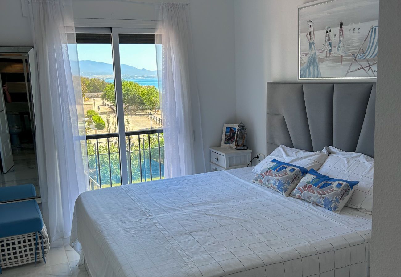 Apartment in Manilva - Luxrious Beachfront 3-bed apartment - La Duquesa