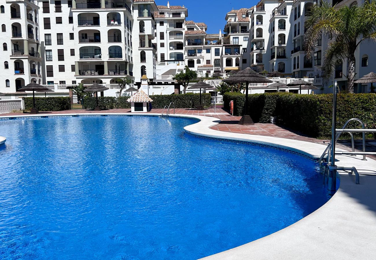 Apartment in Manilva - Luxrious Beachfront 3-bed apartment - La Duquesa