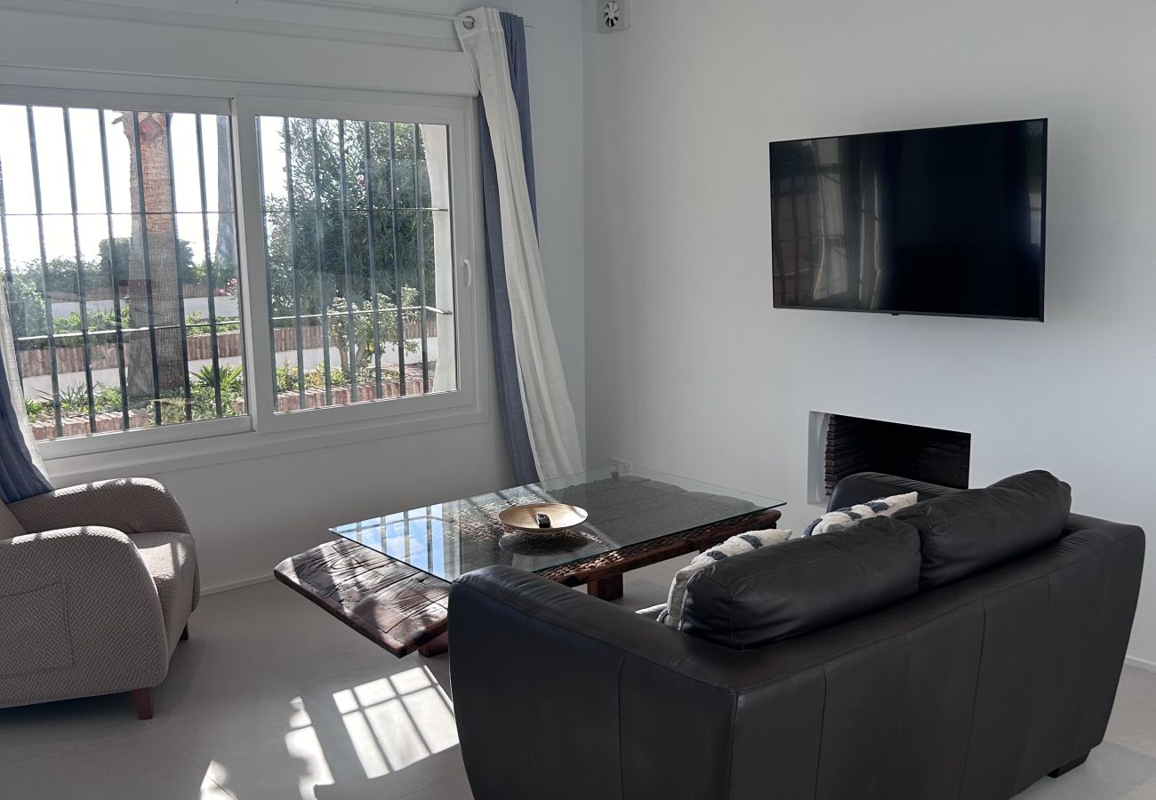 Apartment in Manilva - Modern 2 bedroom beach front
