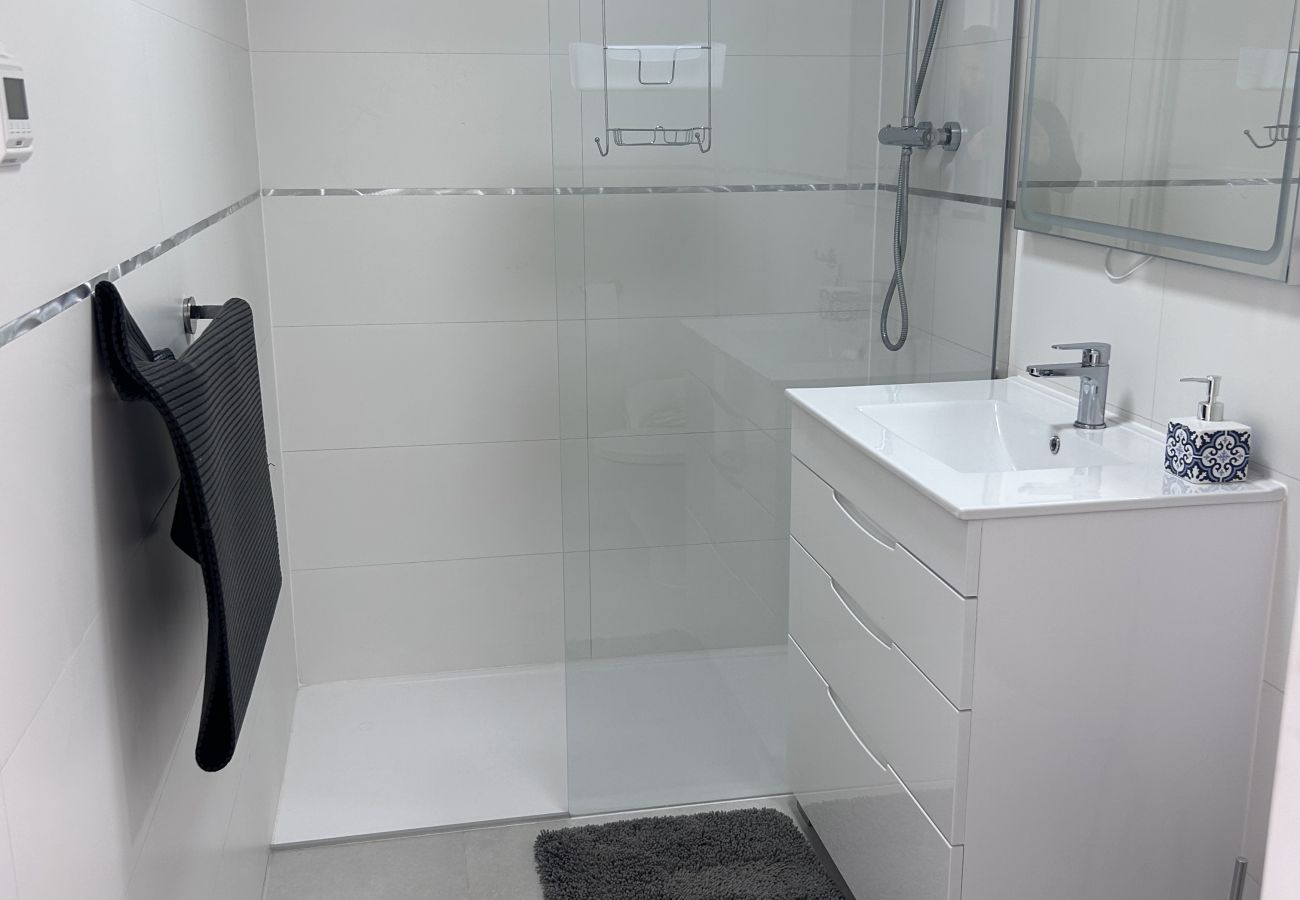 Apartment in Manilva - Modern 2 bedroom beach front