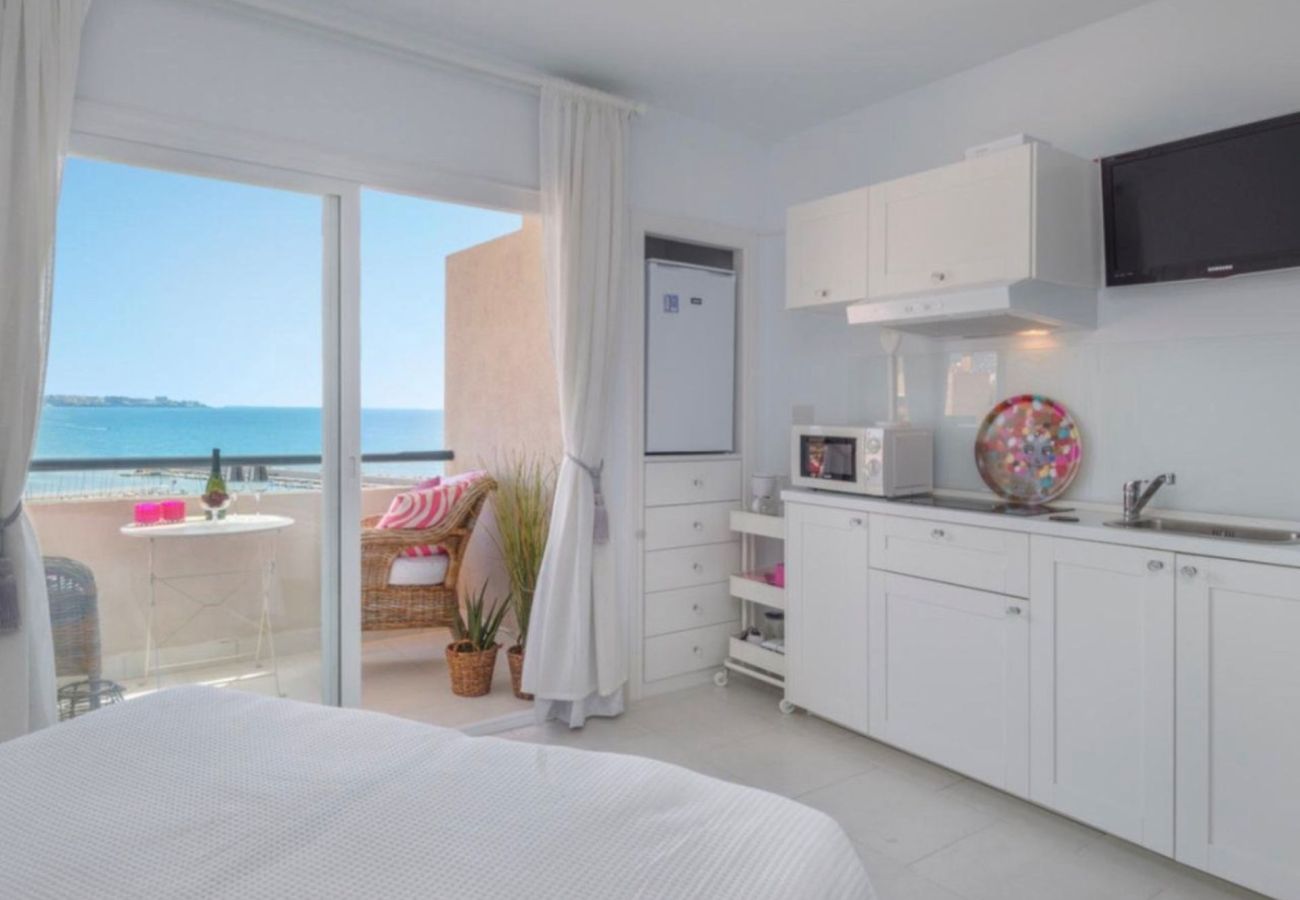 Studio in Fuengirola - Amazing beachfront studio Fuengirola